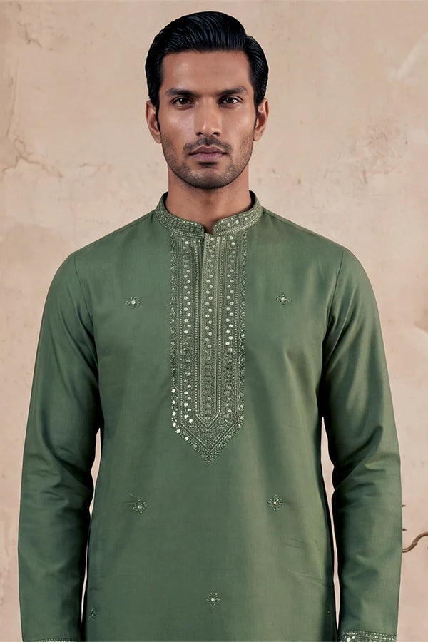 Mens Green Silk Blend Solid Emboidered Sequins Kurta & Pant