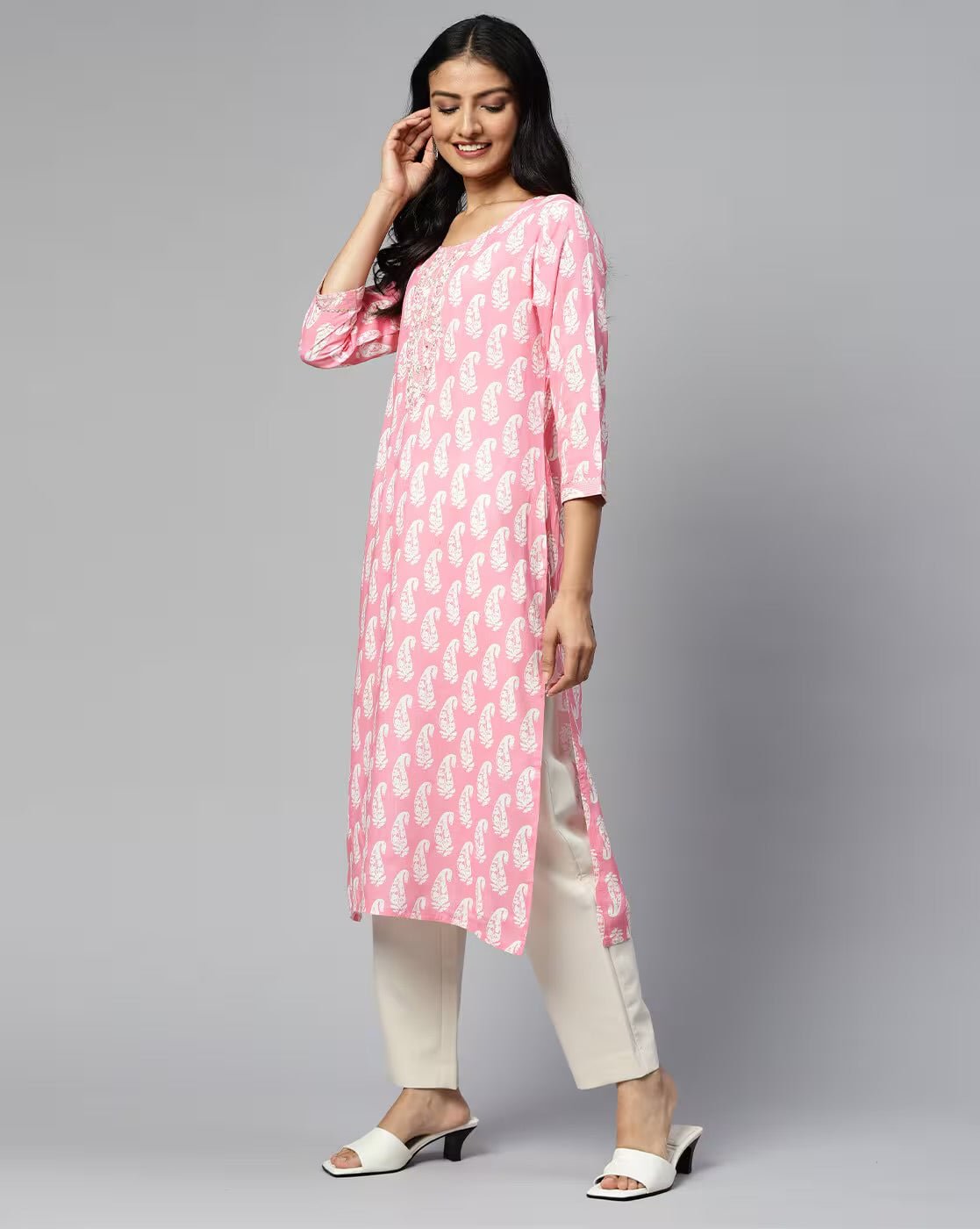 Elegant Paisley Straight Embroidered Kurta - DWEEP SARA