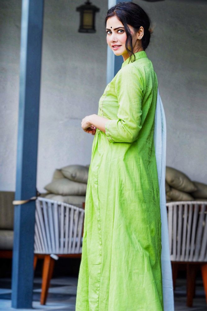 GREEN WHITE SHEESHA SUIT SET - DWEEP SARA