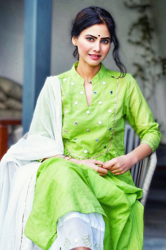 GREEN WHITE SHEESHA SUIT SET - DWEEP SARA