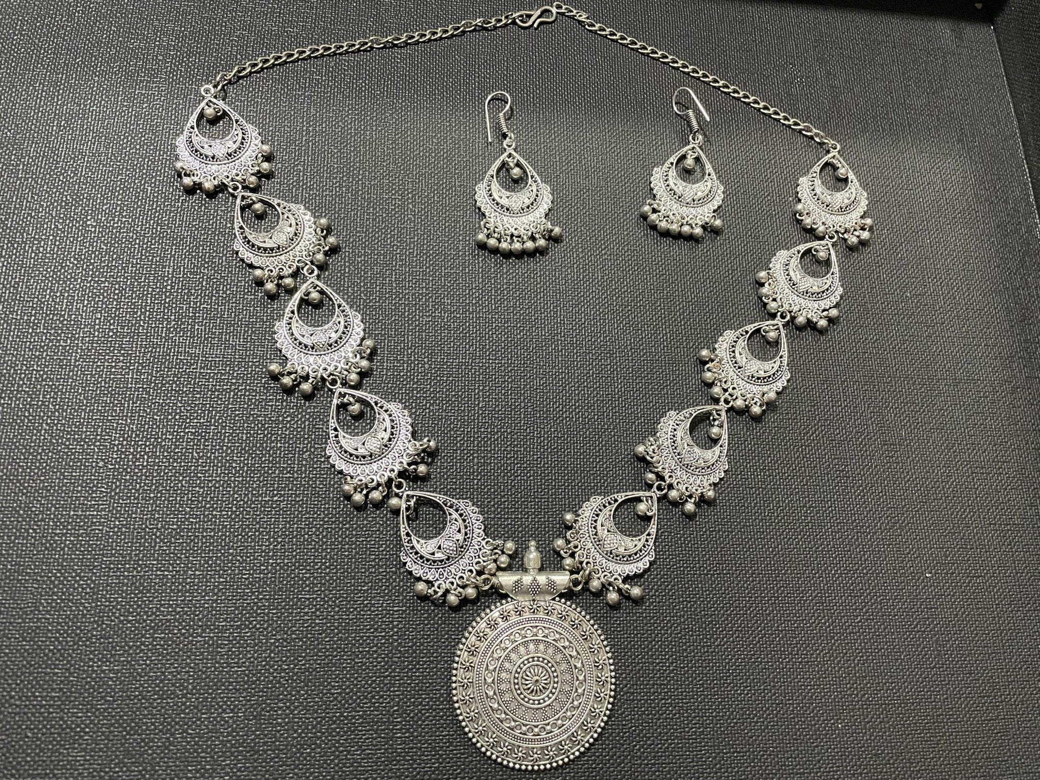 OXIDIZED SILVER NECKLACE SET - DWEEP SARA